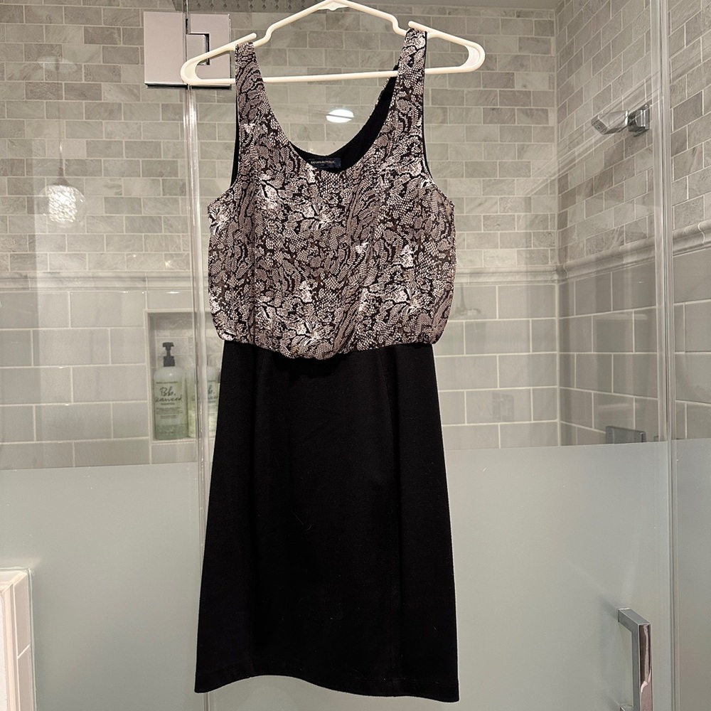 Banana Republic Sleeveless Snakeskin / sleek party Dress Size 0